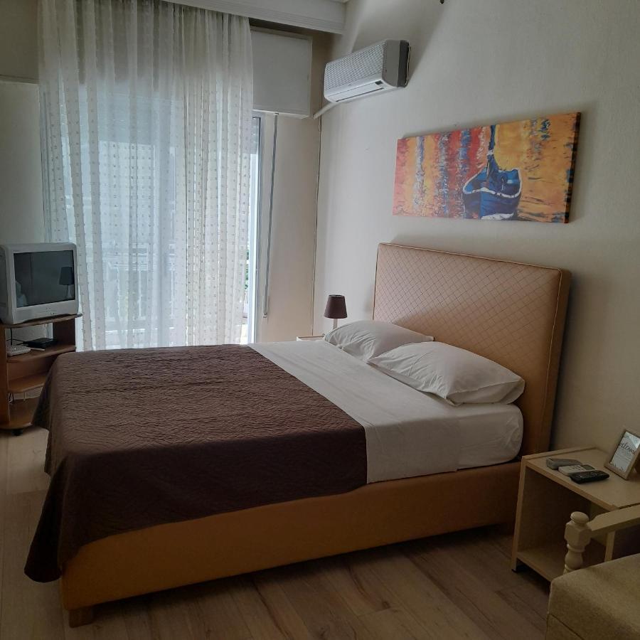 Zefi'S Apartment Néa Péramos Εξωτερικό φωτογραφία