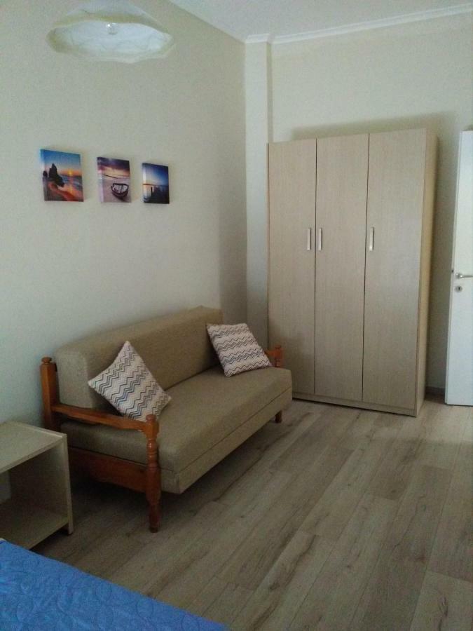Zefi'S Apartment Néa Péramos Εξωτερικό φωτογραφία